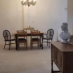 דירה Door